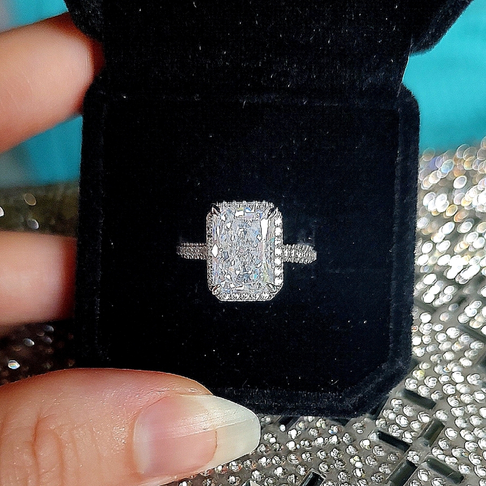 Radiant Cut With Halo Ring💍